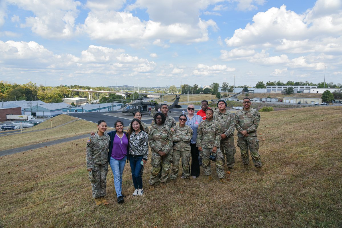 NGATNofficial's tweet photo. 🚁🇺🇸 Members of the TN National Guard’s USPFO took to the skies for a morale flight aboard a UH-60 Black Hawk at Joint Force Headquarters in Nashville! 🫡

📸 Ret. Sgt. 1st Class Edgar Castro

#TNGuard #USPFO #BlackHawk #TennesseeNationalGuard https://t.co/GhVcjDKpdv