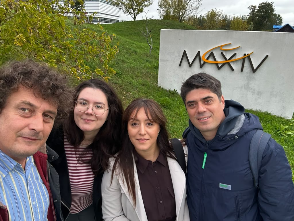 Hip2DQM's tweet photo. 🔬 HIP-2D-QM goes experimental!

Our team has started its first experimental visit in Lund, working at the DanMAX beamline of the MAX IV synchrotron under approved proposals 20260822 (InSiTe₃) &amp; 20260845 (ZrTe₃).

#HIP2DQM #MAXIV #DanMAX #QuantumMaterials #Synchrotron https://t.co/QPrKsozTgz