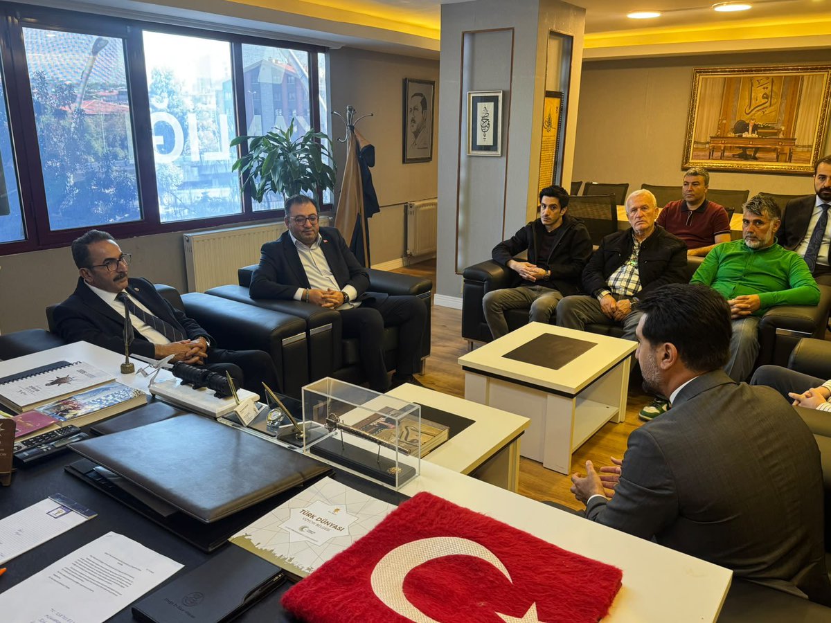 abdullahdogru01's tweet photo. 📍 AK Parti Çankaya İlçe Başkanlığı 

Ankara İl Koordinatörlüğümüz kapsamında; AK Parti Çankaya İlçe Başkanlığımızı ziyaret ederek İlçe Başkanımız Muhammed Baran Karaduman ile bir araya geldik.

Cumhurbaşkanımız ve Genel Başkanımız Sayın @RTErdogan’ın liderliğinde, başkentimizde kutlu davamızın sancağını daha yukarılara taşımak adına tam bir inançla kenetlenecek ve Çankaya’mızın geleceği için omuz omuza çalışacağız.