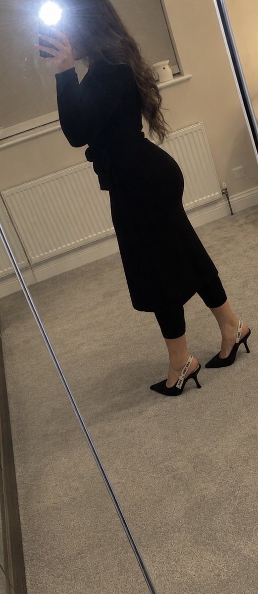 xiyfeetxx's tweet photo. ๐ someone take these heels off #heels #feet #ukfeet #toes #pakifeet #footfetish https://t.co/EXefW1wj3A