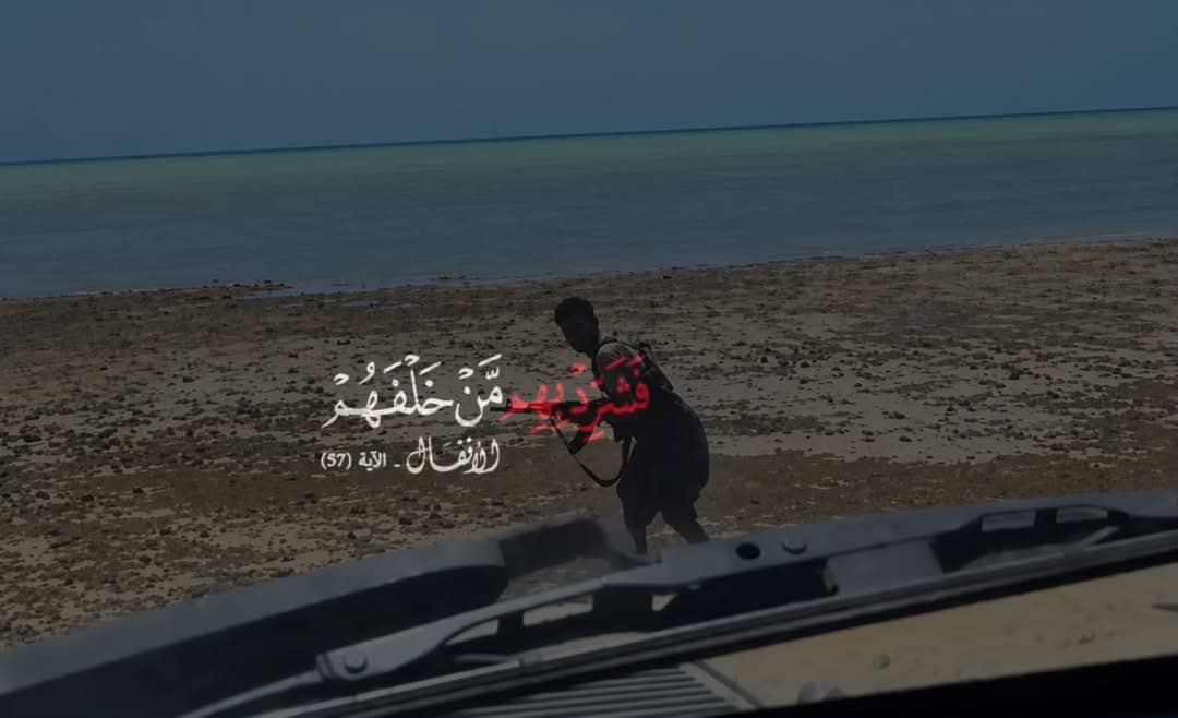 1k_k7713's tweet photo. الأسير هو من سلم نفسه وعصم دمه قبل القُدرة عليه 
من يصحى من النوم وبيده سلاحه ويشتبك مقاتل وليس اسير 

ولمن يجهل فقه القتال والحرب 
اذهب وقرء قوله تعالى 
﴿فَإِمَّا تَثْقَفَنَّهُمْ فِي الْحَرْبِ فَشَرِّدْ بِهِم مَّنْ خَلْفَهُمْ﴾ الأنفال:57
ثم اقرء تفسيرها https://t.co/MhbwskNp36