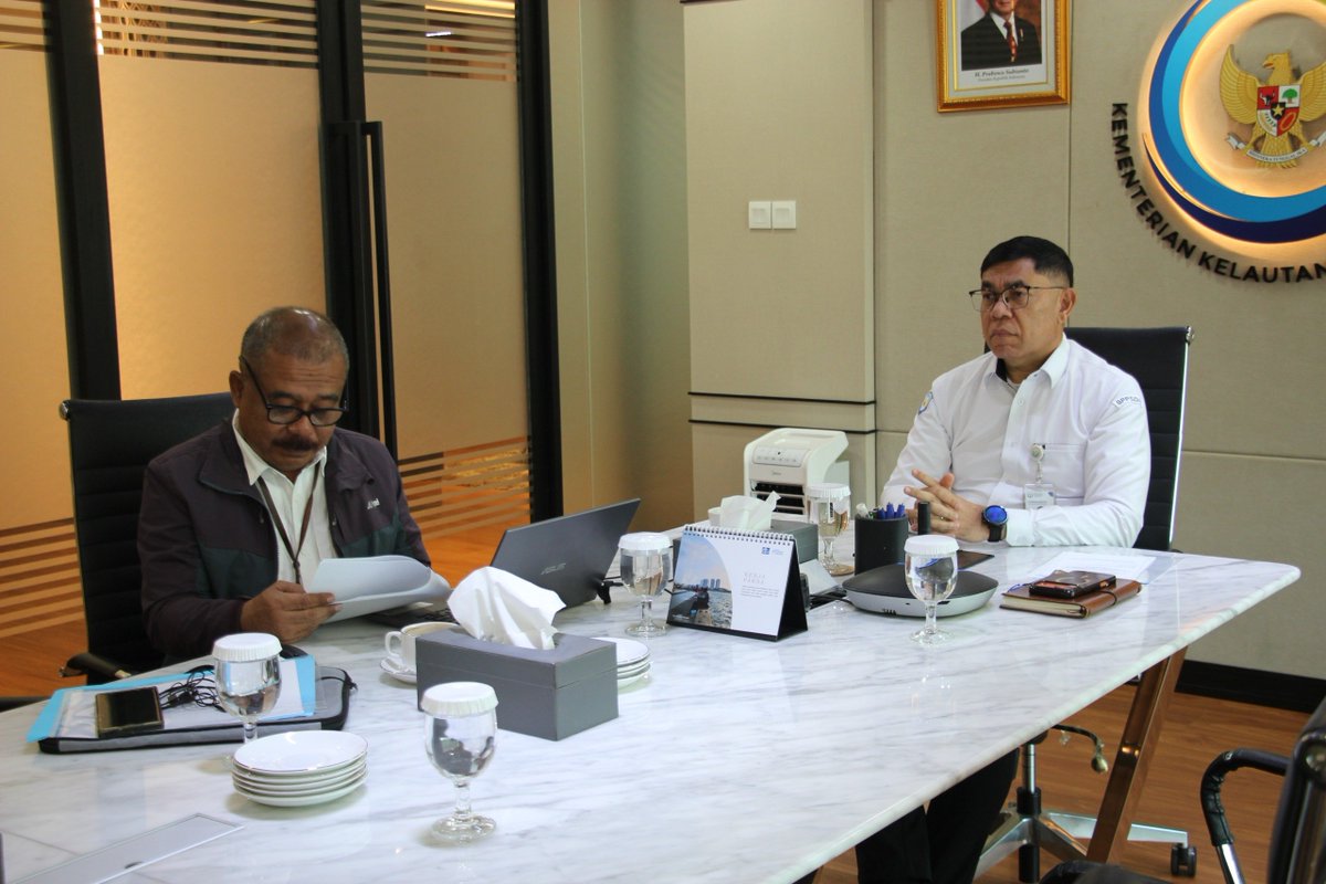 bppsdm_kp's tweet photo. #SobatBahari, modernisasi kapal perikanan bukan hanya soal teknologi. Di balik kapal yang makin canggih, dibutuhkan awak yang mampu mengoperasikan teknologi, memenuhi standar keselamatan, dan bekerja sesuai standar internasional

#KKPGOID #SaktiWahyuTrenggono #BPPSDMKP #SDMKP #SDMUnggul @in_radiarta @saktitrenggono @in_radiarta