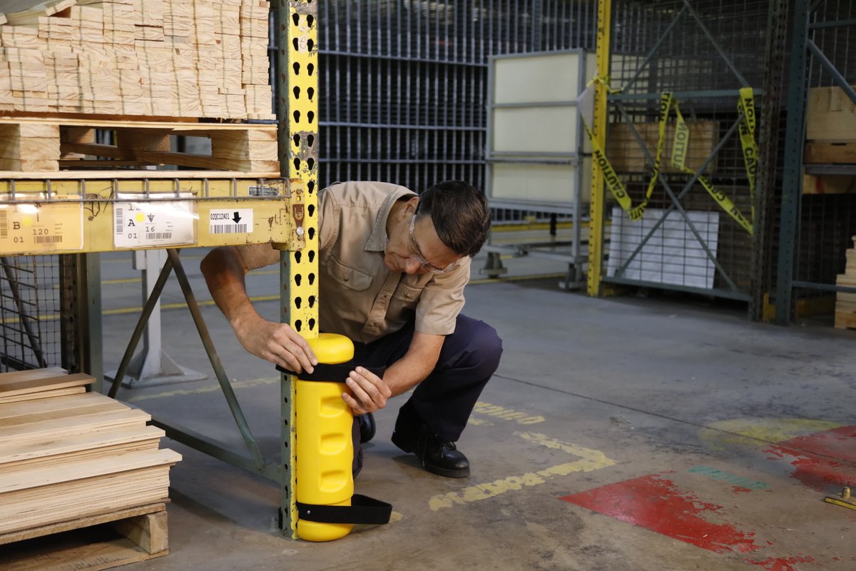 SentryProtect's tweet photo. Would you know if a pallet rack system was compromised? Racks should be regularly inspected for structural integrity, damaged uprights, overloading and floor conditions. Unsafe conditions are not always obvious. But they can be dangerous. Protect racks from damage. https://t.co/wYEVmcEBiD
