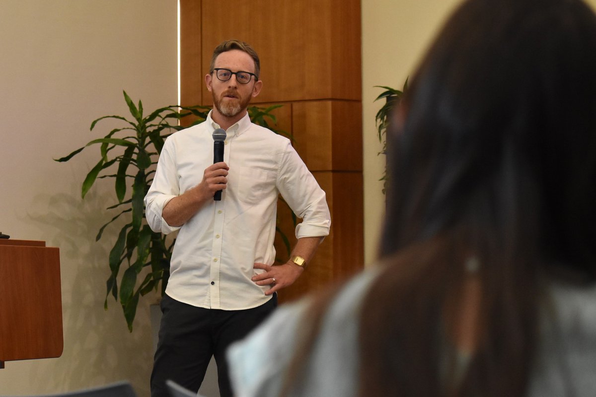 hobbyschooluh's tweet photo. Andrew Marantz of @NewYorker kicked off the Democracy in America lecture series sponsored by the Elizabeth D. Rockwell Center. He also joined Hobby Talks to discuss democratic backsliding and a free press. Listen at https://t.co/9x6Mnr81Oh or on your favorite podcast app. https://t.co/xa64O9Beha