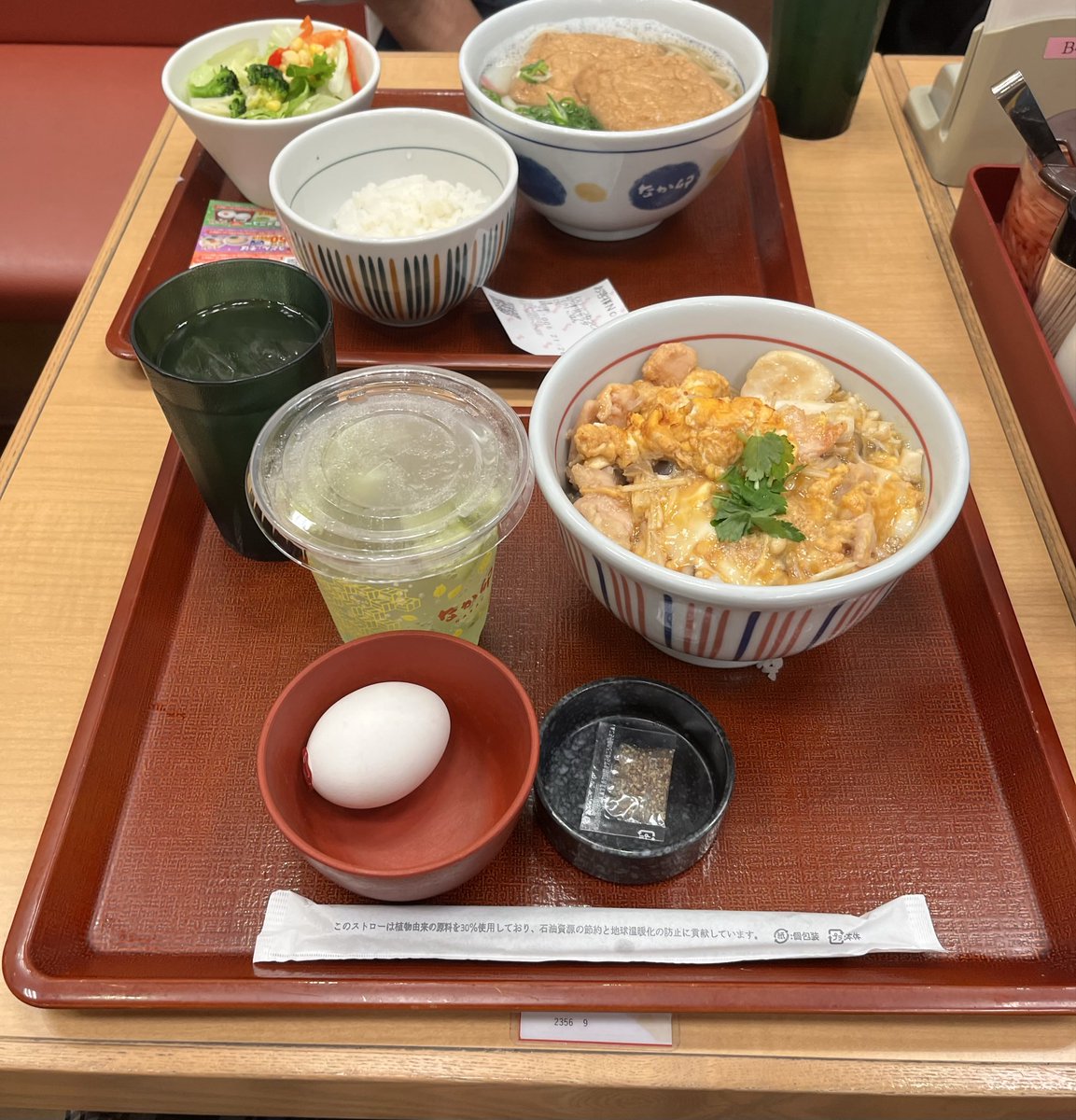 ToyaMacaron's tweet photo. きのこ親子丼、そしてマンゴーの葛アイス https://t.co/bRBy91rjKM