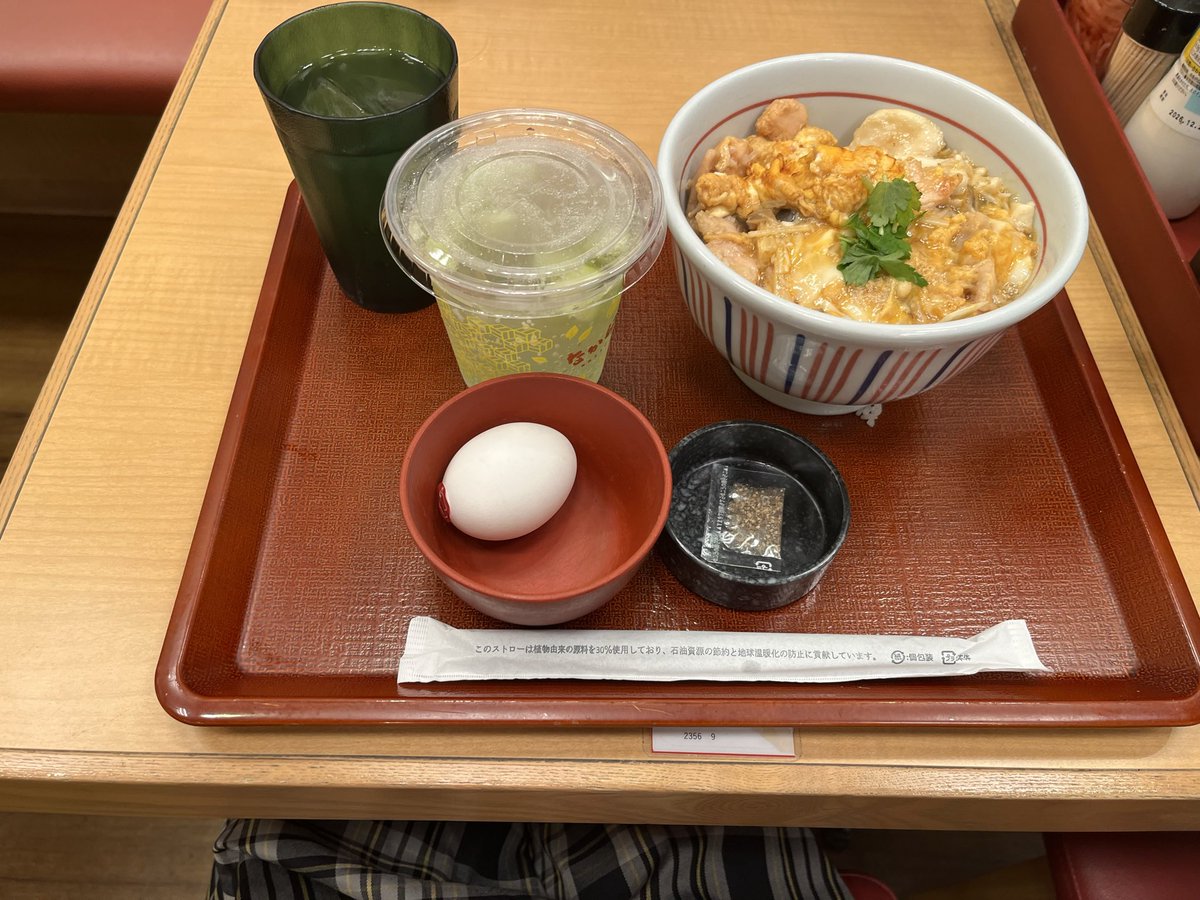 ToyaMacaron's tweet photo. きのこ親子丼、そしてマンゴーの葛アイス https://t.co/bRBy91rjKM