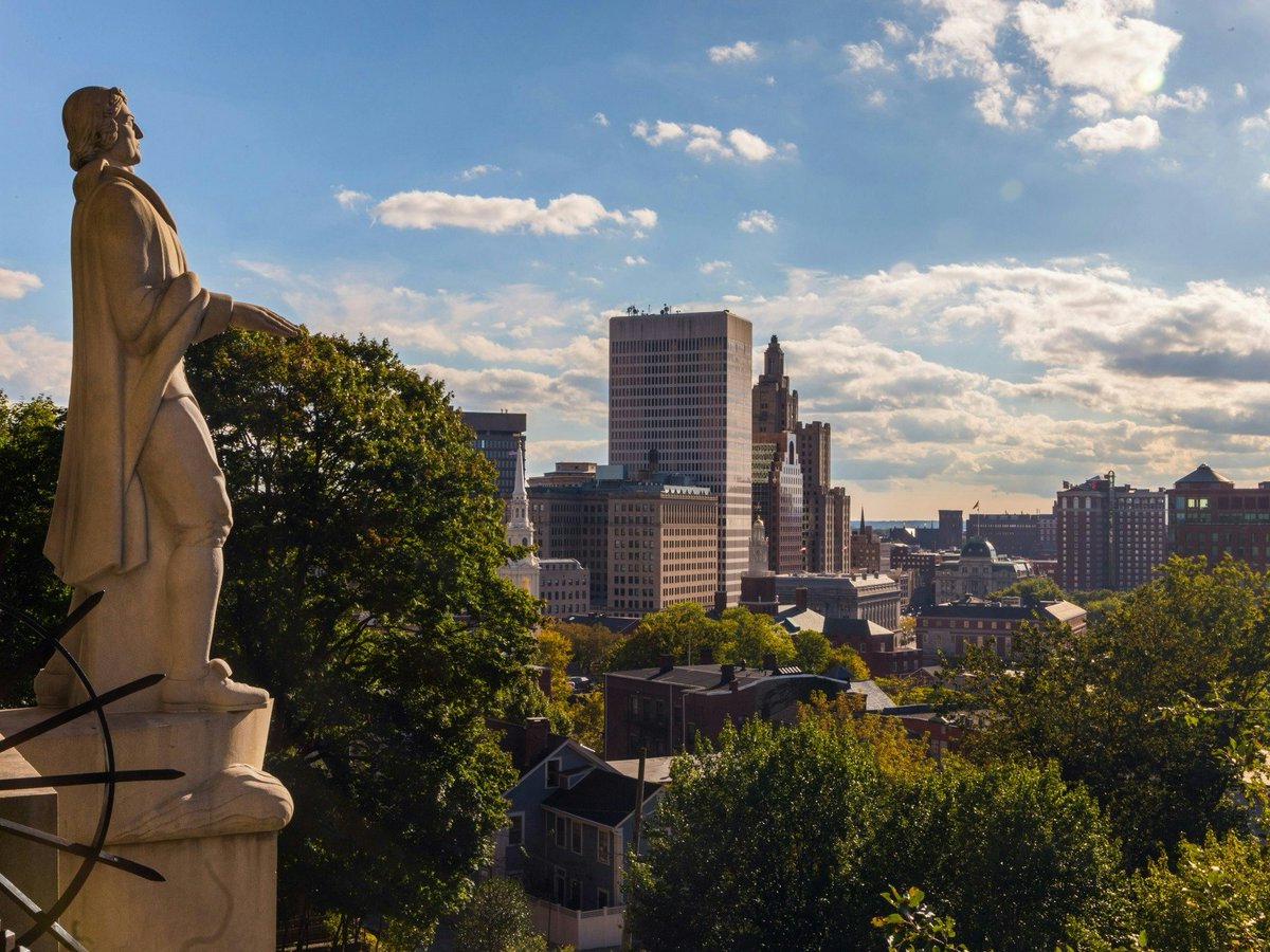 IFlyRhodeIsland's tweet photo. It's National Rhode Island Day! Today, we celebrate our beautiful state and all it has to offer. We are so proud to be Rhode Island's airport! ✈️ #FlyRI #PVD #TFGreen #RhodeIsland

📸: @CommerceRI https://t.co/NGDcWwUKI8