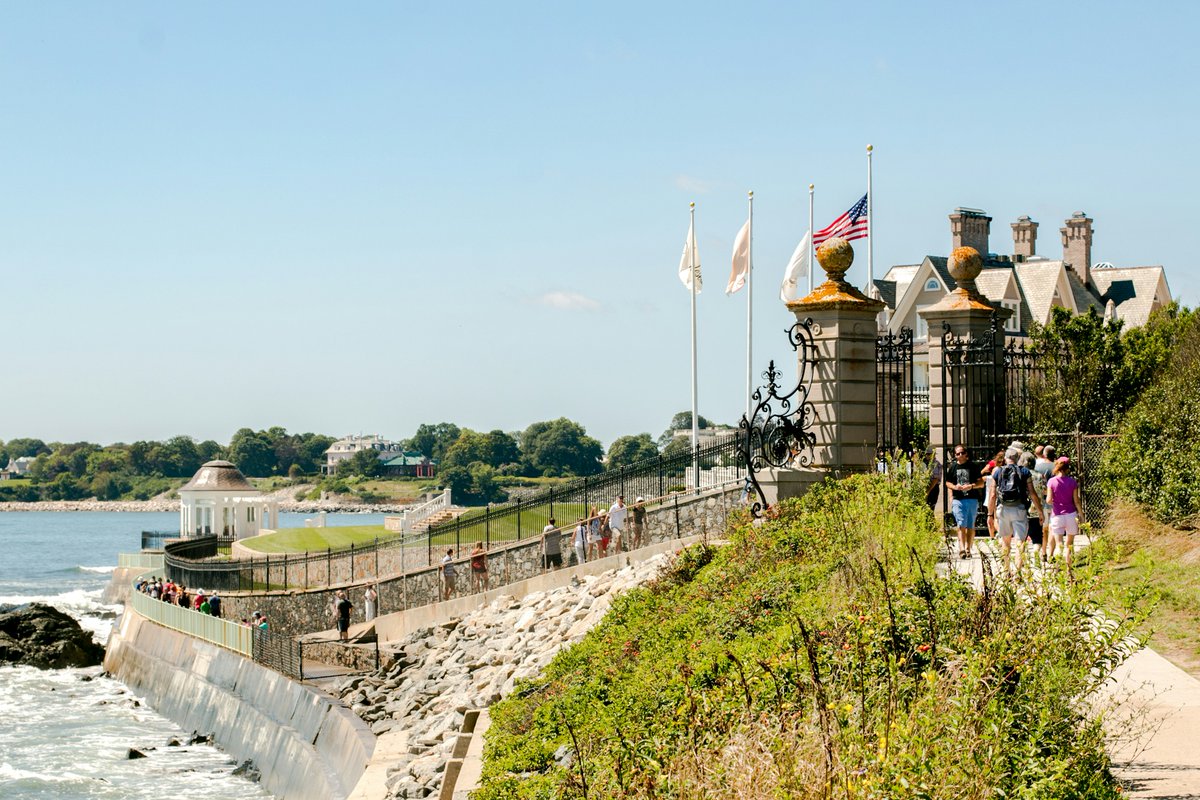 IFlyRhodeIsland's tweet photo. It's National Rhode Island Day! Today, we celebrate our beautiful state and all it has to offer. We are so proud to be Rhode Island's airport! ✈️ #FlyRI #PVD #TFGreen #RhodeIsland

📸: @CommerceRI https://t.co/NGDcWwUKI8