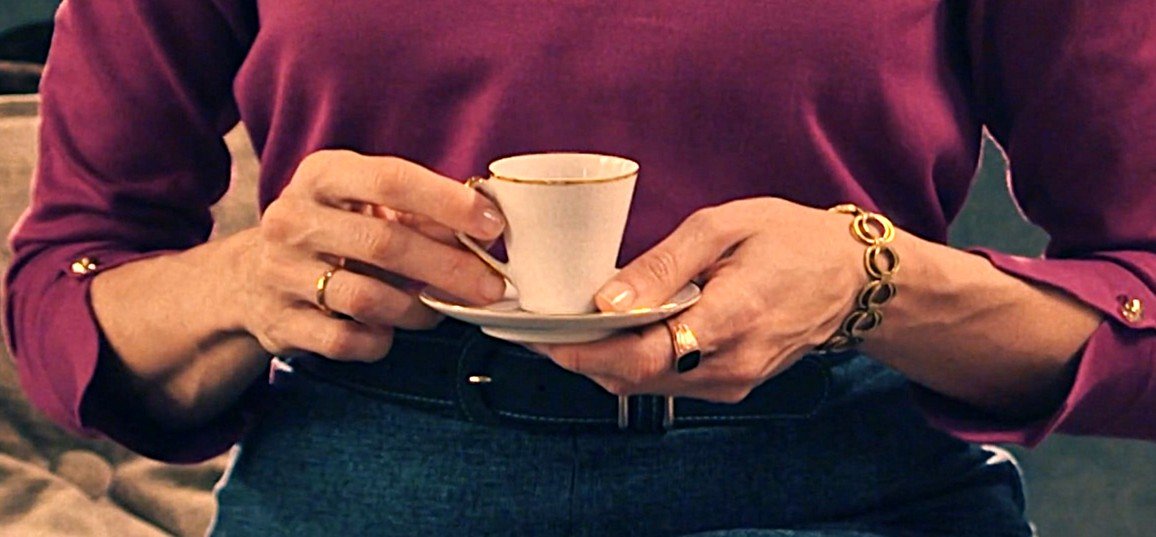 Billiebasta's tweet photo. Ahora voy a tomarme un buen café (quien quiera acompañarme es bienvenid*) y a ponerme cómoda mientras espero a que mi burguesa, con su elegancia sublime, su estilo innato y su clase indiscutible aplaste a la granjera y haga que se arrepienta de haberse levantado de la cama. 🙏 https://t.co/aeZaTjHy6m