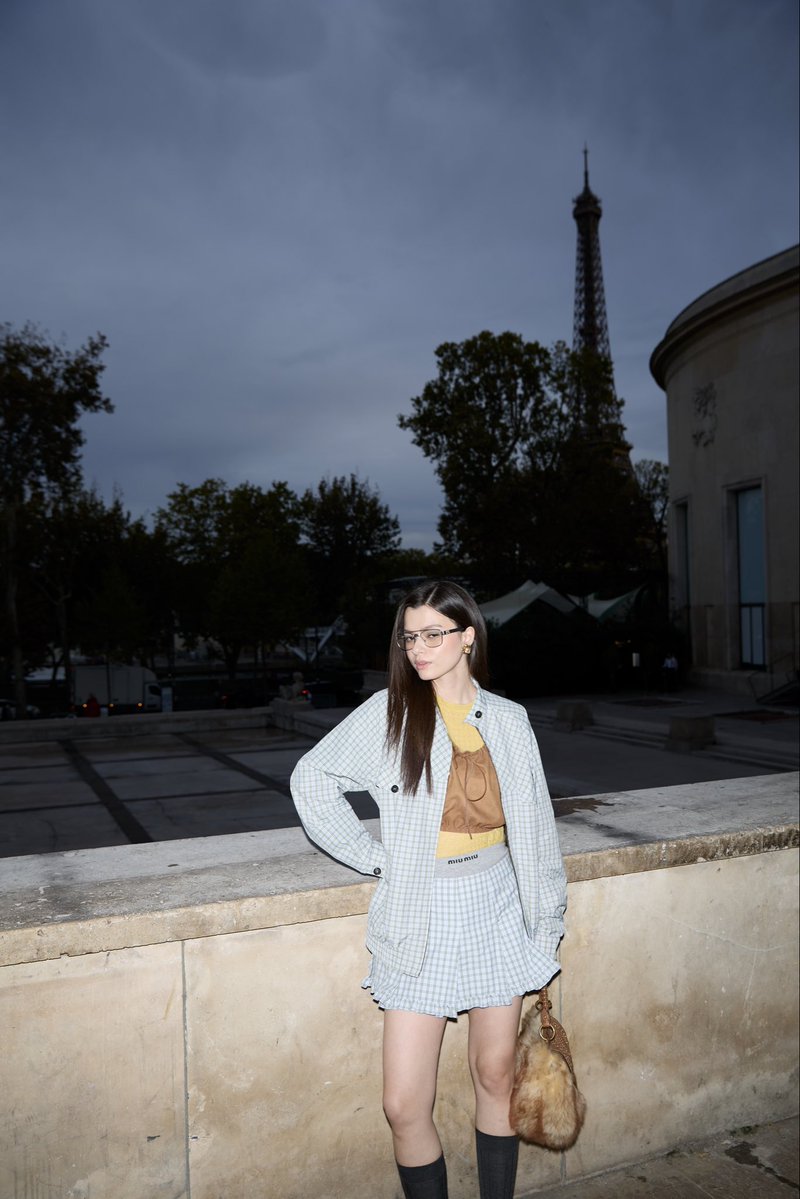 AngelssBecky's tweet photo. Little touch of blue☀️ 

#MiuMiuSS27xBecky #MiuMiuSS27
#MiuMiuPFWxBecky
#beckysangels #BeckyArmstrong https://t.co/CDbRZVrMlT