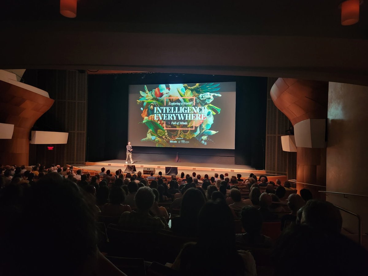SciEntExchange's tweet photo. What an amazing sold out event in Santa Monica with experts on intelligence from our friends at @templeton_fdn and @bigthink, hosted by Chris Duffy! #IntelligenceEverywhere #ScienceAndEntertainment #BigThink #ScienceEvents #SantaMonica #STEM #OtherMinds https://t.co/0XYzhedzJf