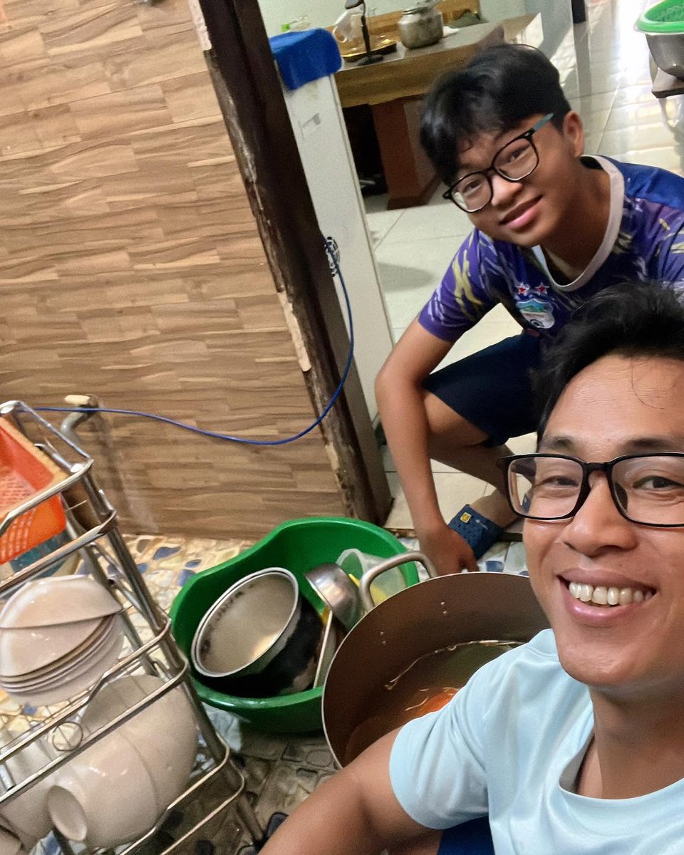 oscar2987's tweet photo. Bán xong rồi! Làm một phát nào, công việc cha con em! https://t.co/bNNGJgKXvS