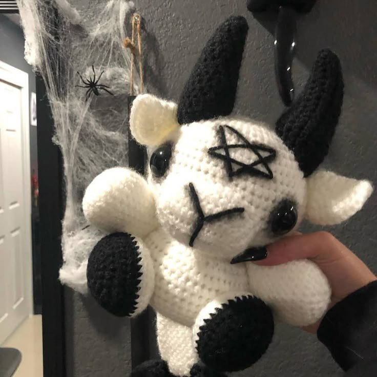 cranium6583's tweet photo. Как меня видит пинтерест ::
1. character icon 
2. outfit
3. plushy
4. quote

Ну.. 50/50
#пост https://t.co/oiVW3B8CFH