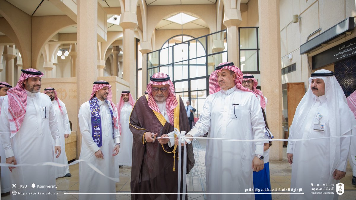 _KSU's tweet photo. نيابةً عن سعادة رئيس #جامعة_الملك_سعود المُكلَّف، أ.د. علي بن محمد مسملي

سعادة نائب الرئيس للشؤون التعليمية والأكاديمية، أ.د. ناصر بن محمد الداغري يرعى حفل كلية التربية بمناسبة #اليوم_العالمي_للمعلم. https://t.co/DtQwU2d8pV
