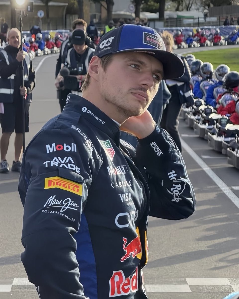 1151115L15111's tweet photo. Max Verstappen received $0.00 from Sabrina Carpenter’s “Espresso” from 2024, despite the song making over roughly $15 million in royalties.

This is because Max Verstappen did not work on “Espresso” nor does he have any songwriting or publishing credits. https://t.co/iVeZBKem29