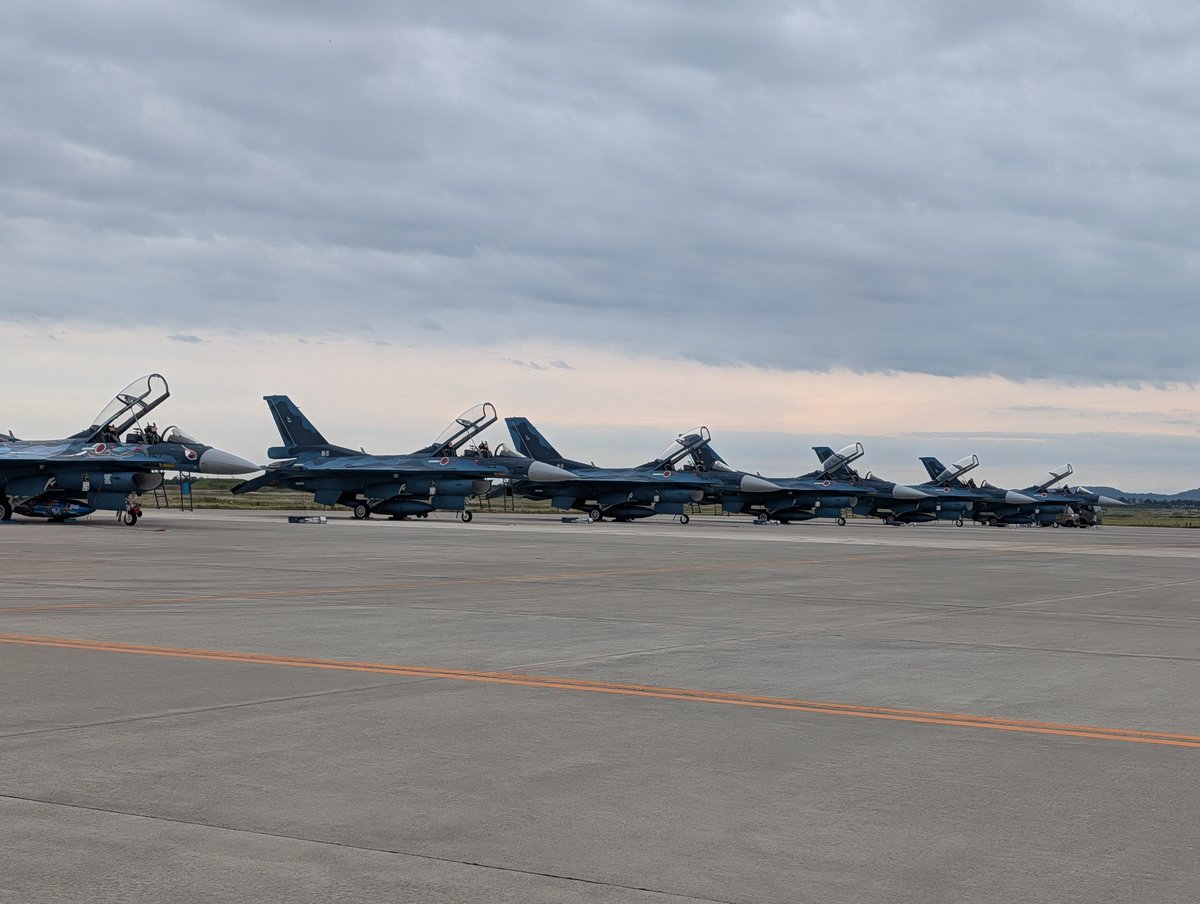 mini_weapons's tweet photo. 終始曇り空でしたが
松島基地航空祭楽しめました

午前午後ブルーインパルス飛ぶのはやっぱすごいな…

＃松島基地　＃松島基地航空祭2026 ＃ブルーインパルス https://t.co/Pnx7MQYFe3