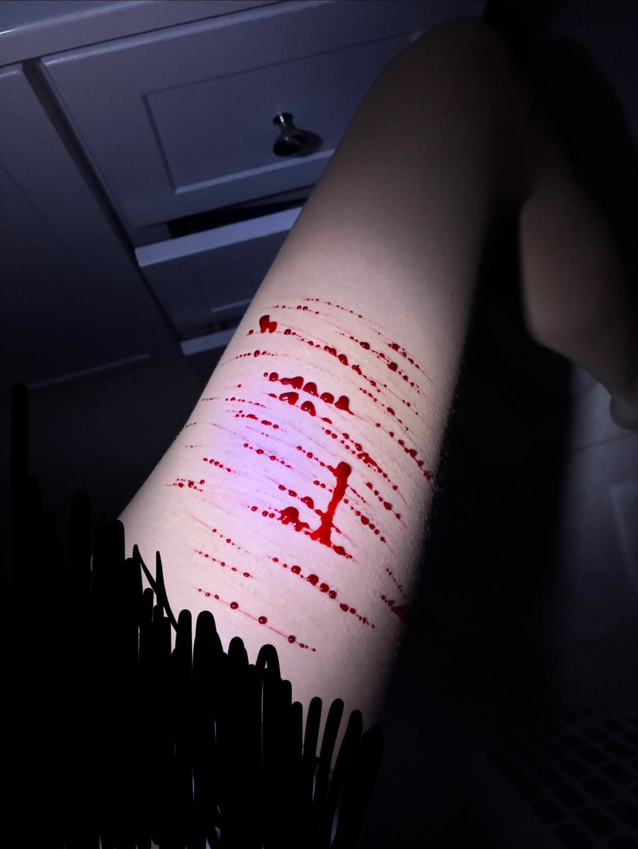 ArtByAPen's tweet photo. Catscratch sesh on thigh last night yay

!!!FAKE SFX MAKEUP FOR HALLOWEEN COSTUME, MADE BY ME! ENHANCED BY AI!!! https://t.co/mIB73D2XpQ