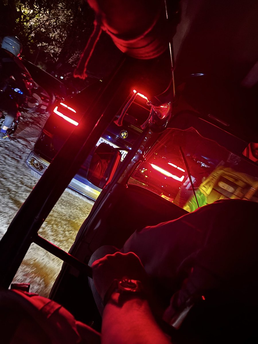 ze_playz's tweet photo. gurugram traffic i didnt miss at all https://t.co/TmaImIqqDP