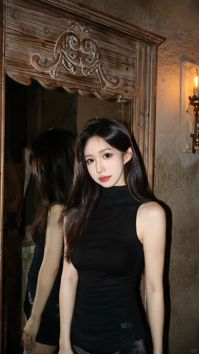 Ninoux's tweet photo. Classic little black top, timeless mood 🖤 Soft warm lighting and quiet elegance. #AestheticVibes #BlackStyle #Portrait https://t.co/B5ndsxLGXi