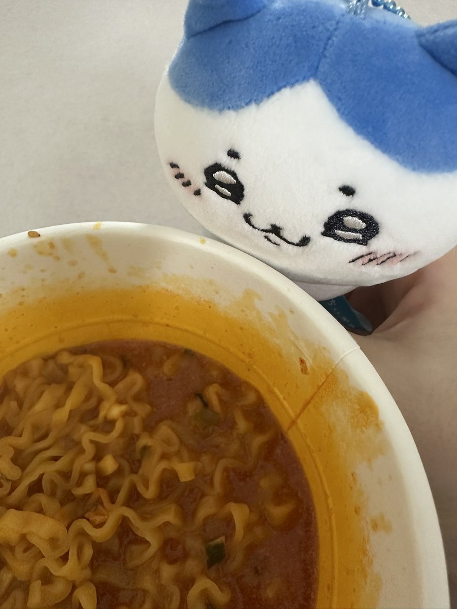 poorwareuu's tweet photo. 지금 시간이 몇신데 라면 먹냐는 그런 슬픈말은 no.. https://t.co/EVDY7yVTi4