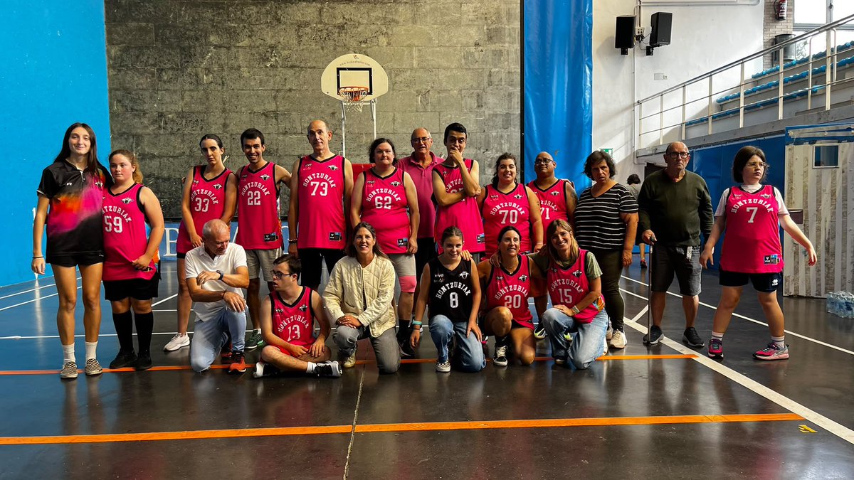 BizkaiaBasket's tweet photo. 🏀 Adimen-desgaitasuna duten kirolarientzako topaketa berria Berangon, Berangoko Hontzuriak eta @TabirakoBaqueST taldeen arteko lagunarteko partidarekin amaitzeko. Jardunaldi bikaina! 🙂 https://t.co/XlZuIZ7rVG