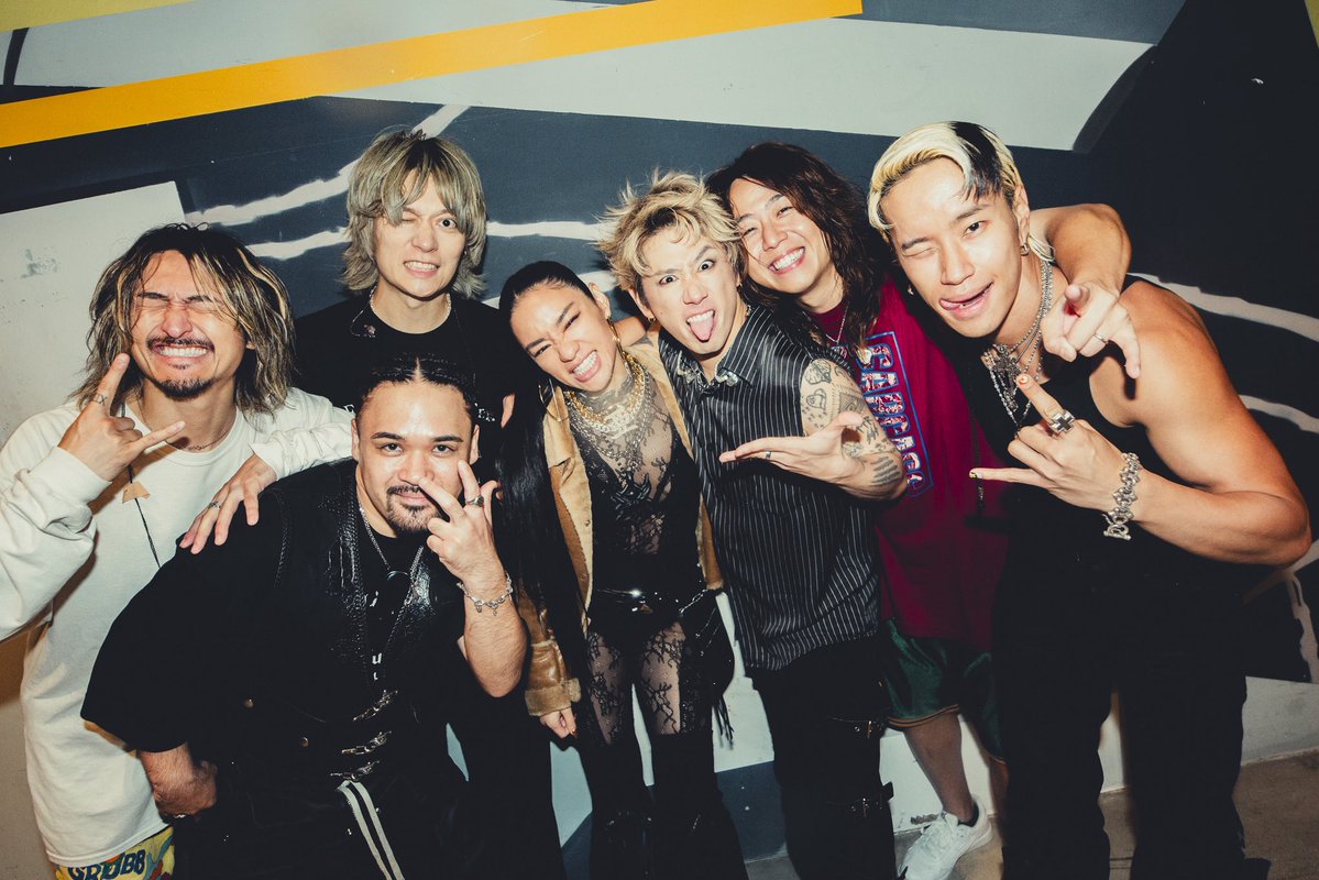 Awich098's tweet photo. 한국 감사합니다 
ONEOKROCK 감사합니다
모두에게 평화가 있기를
세계 평화가 함께하길
🙏

Thank you Korea 
Thank you @ONEOKROCK_japan 
Peace to everyone 
Peace to the world 

YAO https://t.co/joQWwa2jmI