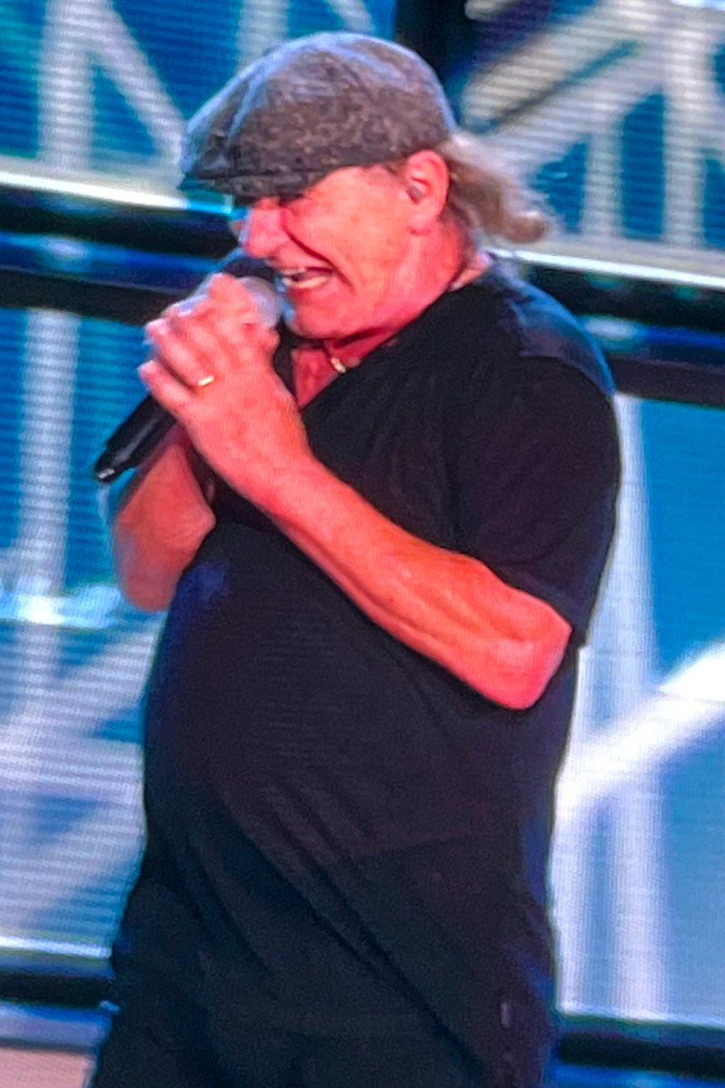 garagepeppers's tweet photo. Happy birthday! 
Фото моє, якість так собі, бо руки тряслися 😀.
#ACDC https://t.co/mMEazDv2Ue