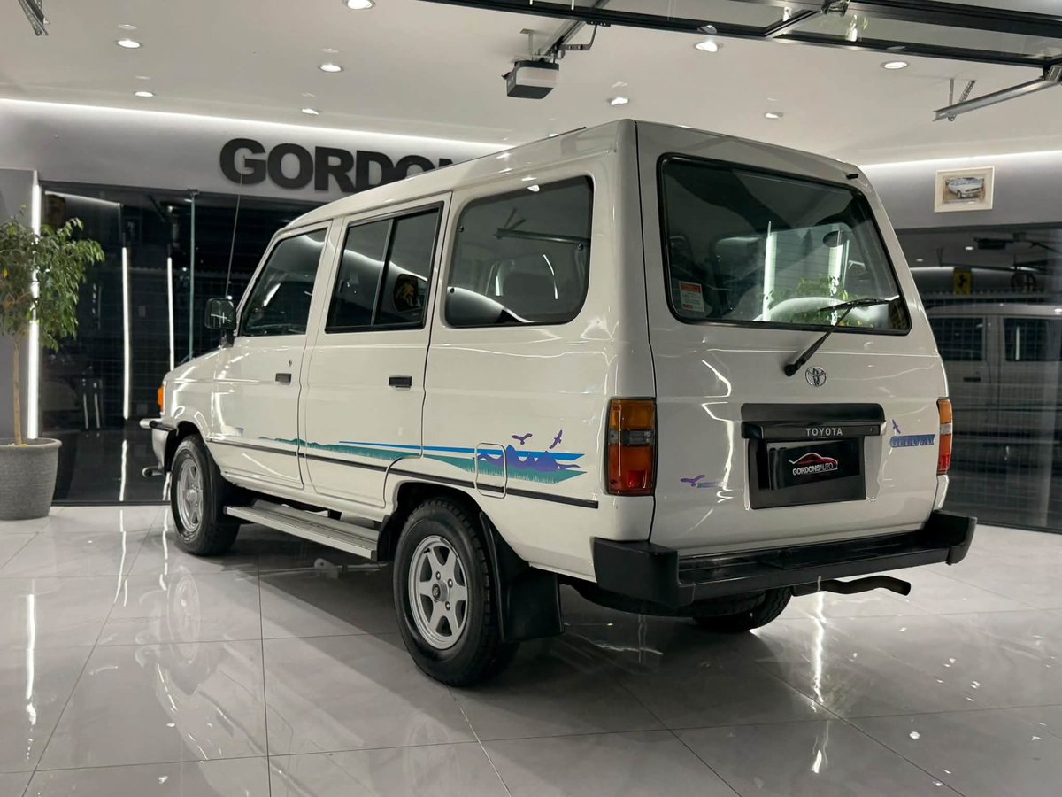 BoitumeloCaleb's tweet photo. R199 999 
1996 Toyota Venture 2200 GETAWAY  2.2-litre 4-cylinder Toyota 4Y petrol engine 
70kW &amp; 184Nm of torque 
 (150 000 km) 
Full Service History 
-Aircon
- Powersteering https://t.co/JzenxuY3ZW