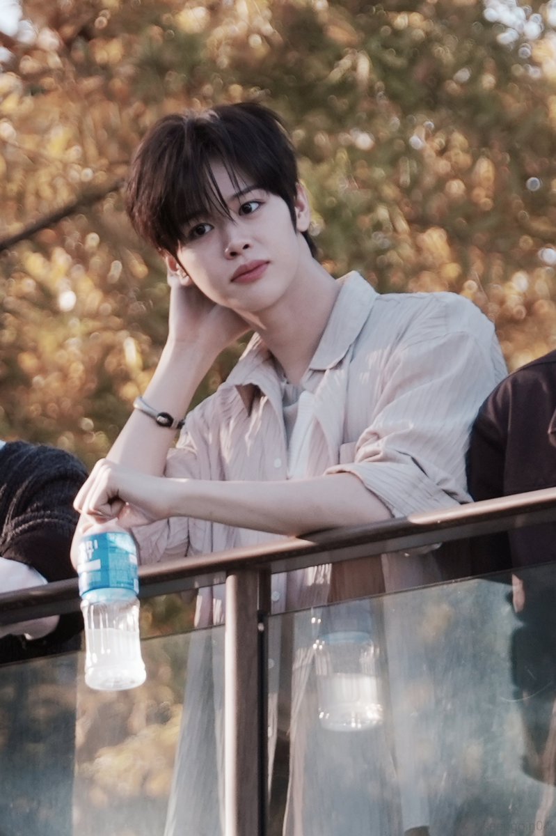 keepgoin04's tweet photo. 261002 에버랜드 버스킹 🍁🍂

#CLOSEYOUREYES #마징시앙  #MAJINGXIANG #马靖翔 #클로즈유어아이즈 #클유아 #CYE https://t.co/60lVzuqOg1