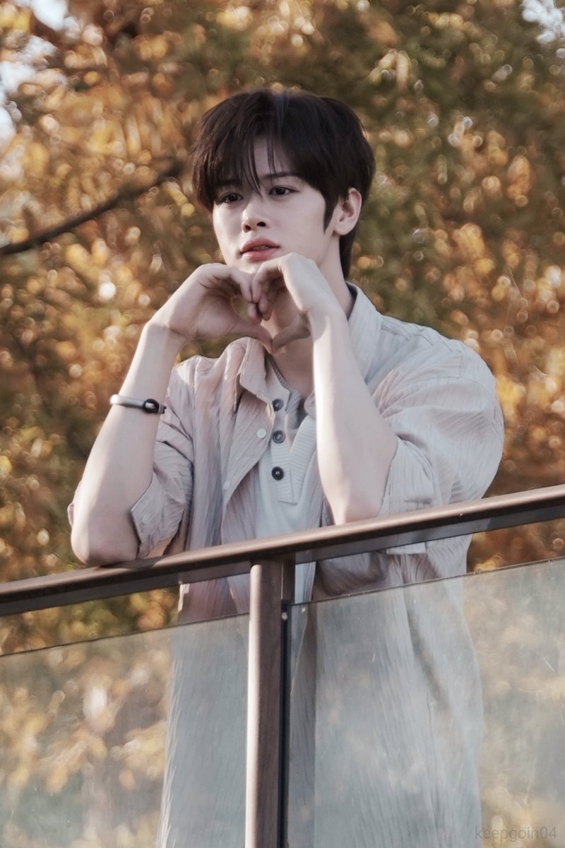 keepgoin04's tweet photo. 261002 에버랜드 버스킹 🍁🍂

#CLOSEYOUREYES #마징시앙  #MAJINGXIANG #马靖翔 #클로즈유어아이즈 #클유아 #CYE https://t.co/60lVzuqOg1