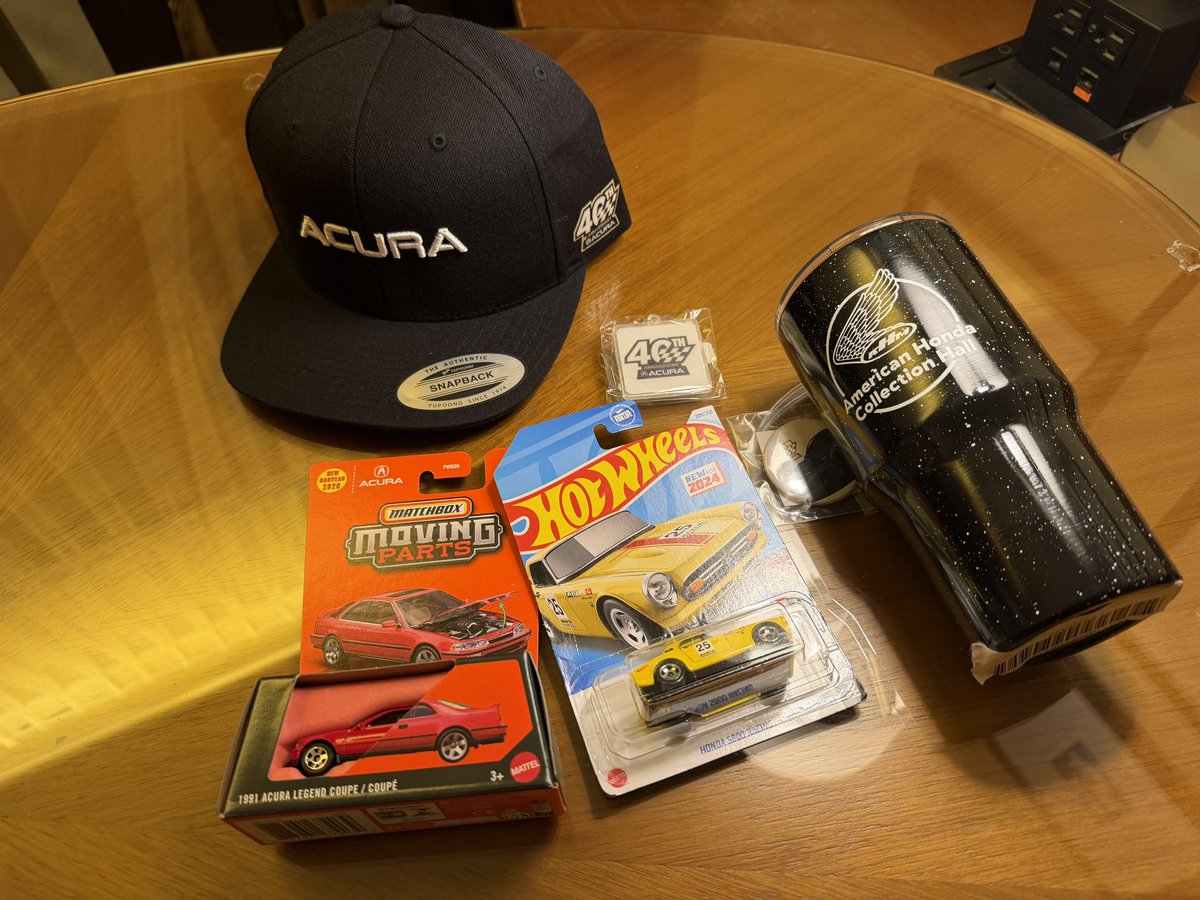 bnr34_yusuke's tweet photo. 先日アメリカに行った時に買ったものも載せておく🚗 https://t.co/GyMmaiStbe