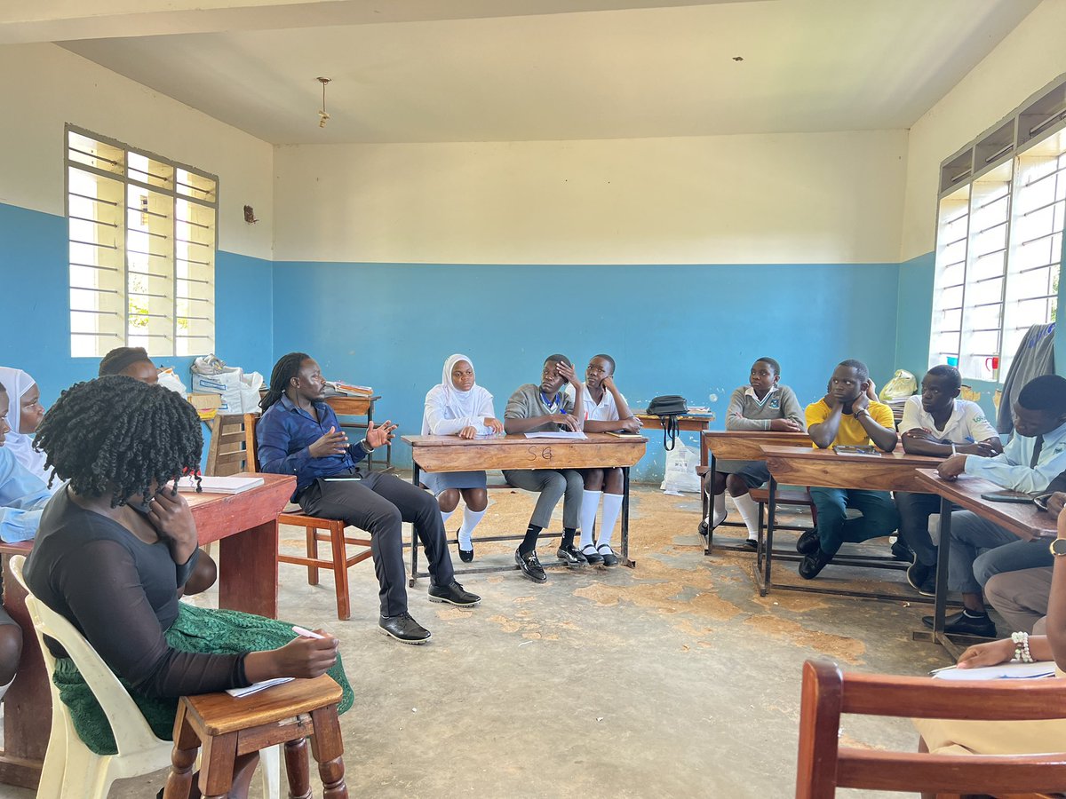 totyaplatform's tweet photo. HAPPENING NOW at Kyasanku Hill College!
We’re engaging Safe Club members on their action plan and giving them a chance to take the lead in implementing the SAFE Club. 💪🏽
#SafeClub #YouthAction #KyasankuHillCollege #today #viral #TotyaPlatform #KeepSchoolsSafe https://t.co/SKLQV5WJ7I