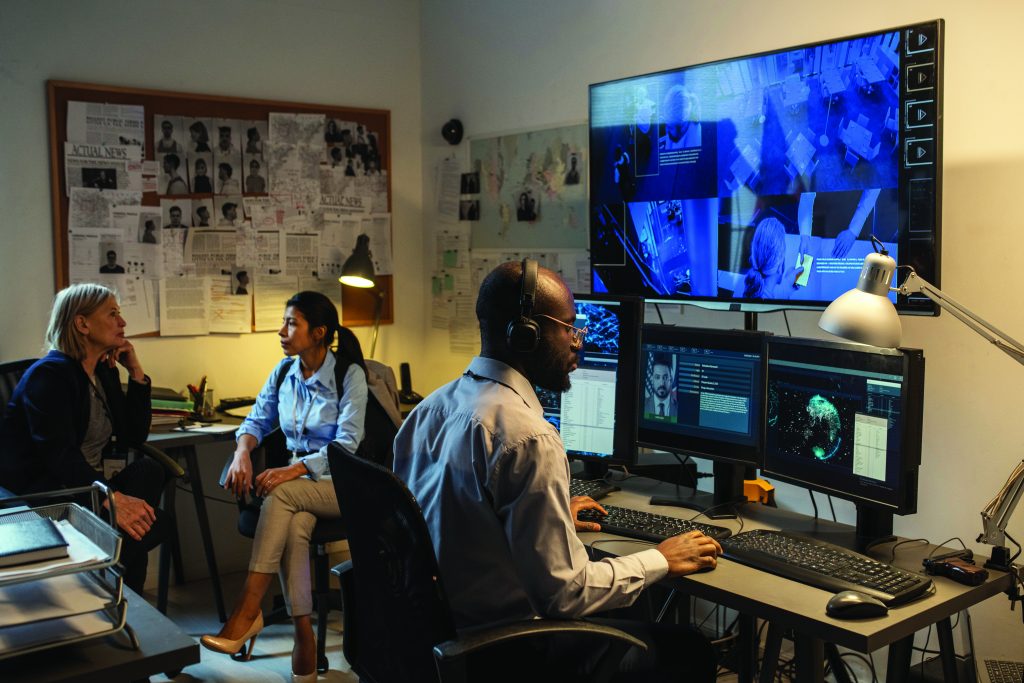 BabelKnowledge's tweet photo. Investigators face a growing threat online: being identified while collecting evidence.

In Police Chief Magazine Justin Cleveland explains how managed attribution helps law enforcement investigate safely, securely, and with a stronger evidentiary trail.

Read more: https://t.co/9xK234nfoG