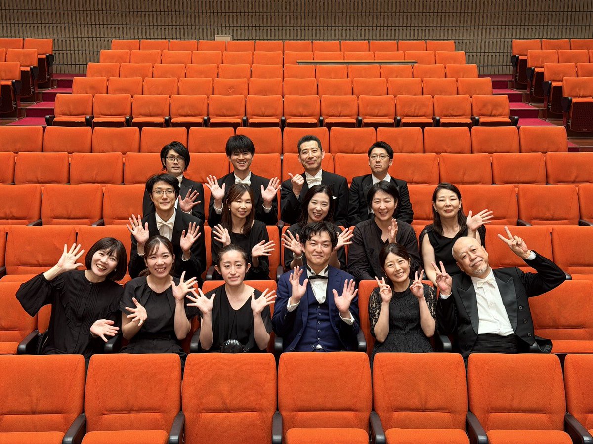 1972ryuhei's tweet photo. 10月4日(日)
アマービレフィルの第25回定期公演が無事に終演しました🎵
雨の中お越し下さいました皆さま方、ありがとうございました❗️

新•常任指揮者 佐々木新平さんのタクトのもと、シューマン特集プログラムを演奏しました✨

今年より指揮者陣の新体制となったアマービレフィルに是非ご注目下さい https://t.co/ymfJQrGakp