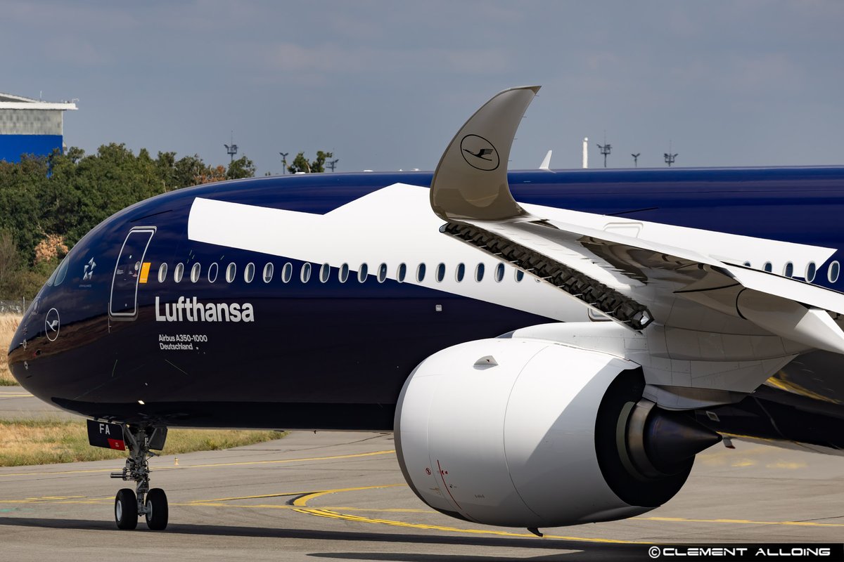 CAlloing's tweet photo. First flight today for the first @Airbus #A35K @lufthansa  #DAIFA wearing the #100years special livery ! #AIB01NY on @AirNavRadar #Avgeeks #Avgeek https://t.co/waPa8tA4JY
