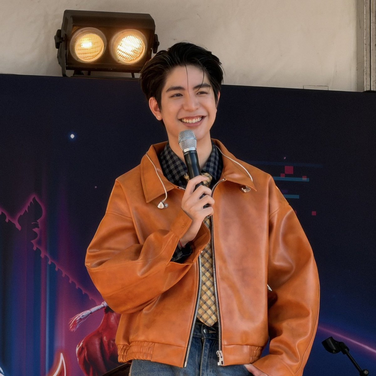 jp_dechchart's tweet photo. He's just my type
.
.
.
.
.
argh that freaking smile :) https://t.co/0fxB33wkuG