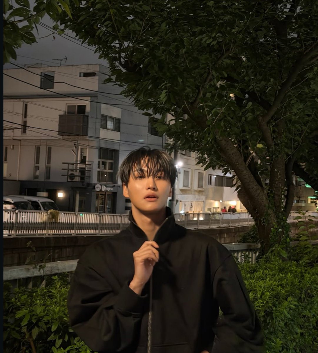 producedbyNO1's tweet photo. I think he's in love idk... just a guess.... https://t.co/bAcKgl2q35