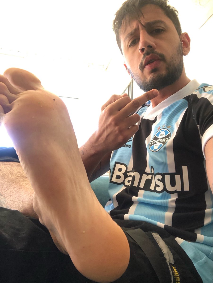 Sopezao_'s tweet photo. Pezão de macho gaúcho, um tesão de homem 🤤🦶🏻
@findomkaio
#feet #pes #sex #sexy #sexhot #modelo #model #gays #gay #pride #homem #macho #alfa #alpha #pezao #findom #cashmaster https://t.co/pzG3IwXTd3