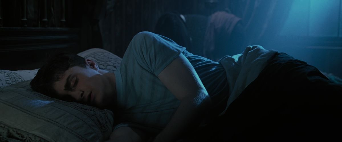 tomarryist's tweet photo. love how harry sleeps like a neglected omega trapped in a loveless marriage https://t.co/X2tftg0Cjk