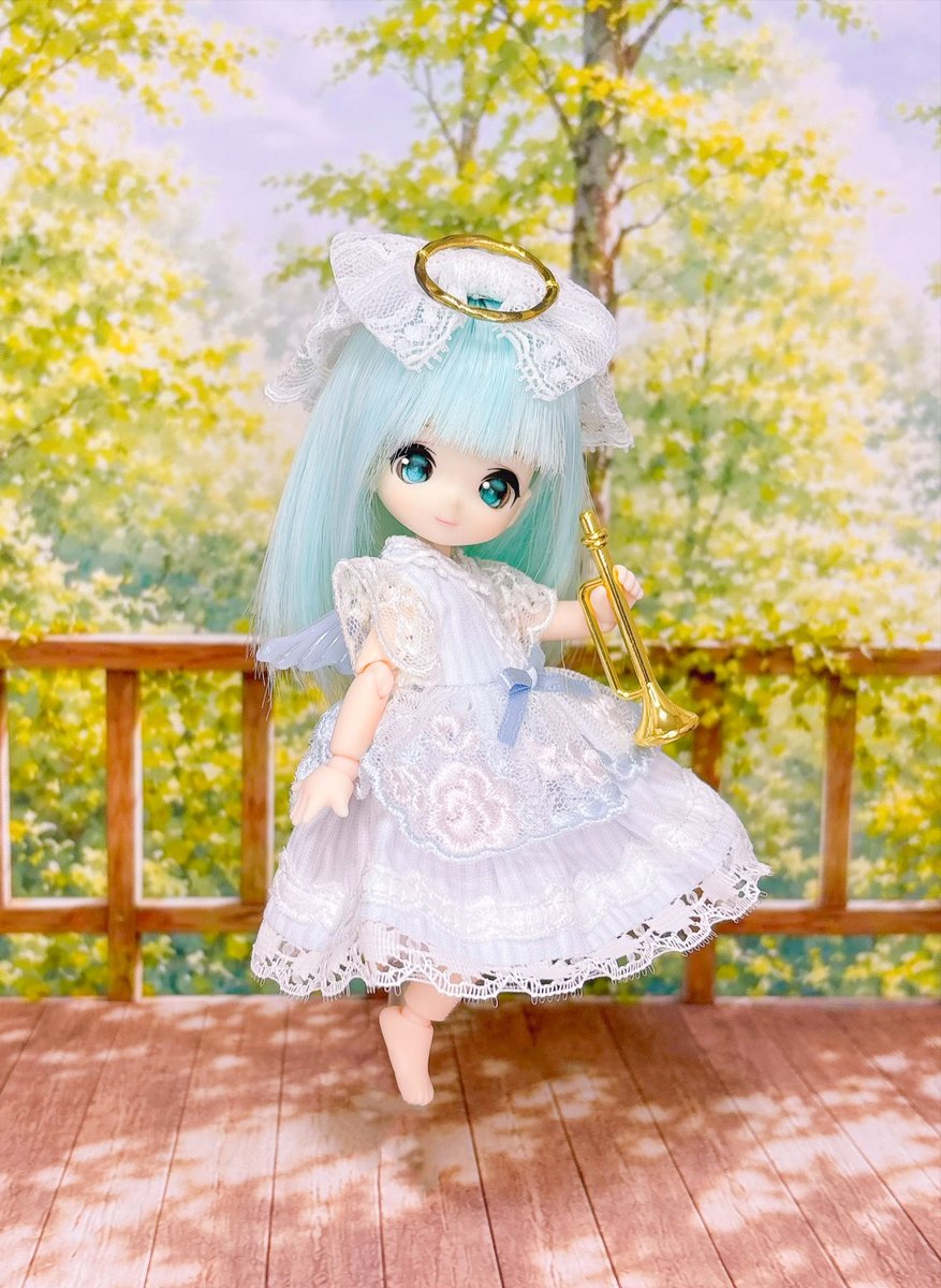 Lierre_0778's tweet photo. 昨日は天使の日🪽だったそうなので撮影してみました✨
写真ではわかりづらいかもしれませんが、お洋服に羽がついていて髪飾りも天使の輪になっています☺️
個人的に天使はラッパ🎺を持っているイメージなので持たせてみました🪽
背景は購入したものを使わせて頂きました✨

#あまむす
#kinmist https://t.co/EnP0t4RXHm