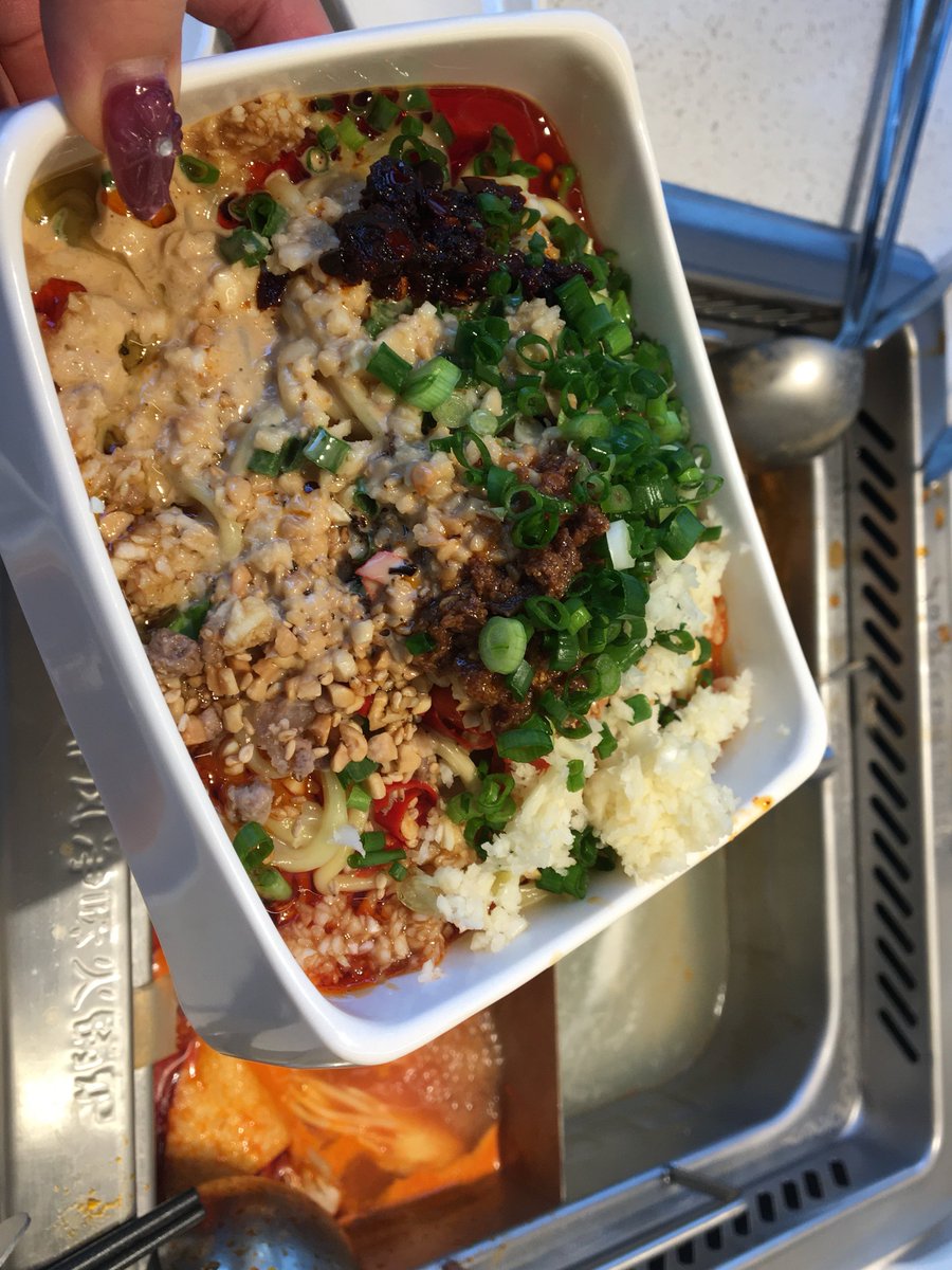 pxpcxrn35's tweet photo. 하이디라오 머금
쿤샤오쥔소스로만든마라반 맛있구염
날치알복주머니 << 이새키 꼭시켜야됨 ㄹㅇ 
아 그리고 우유빵..?그거 품절이라 못먹음 씌 앙 https://t.co/flqYJwFVtA