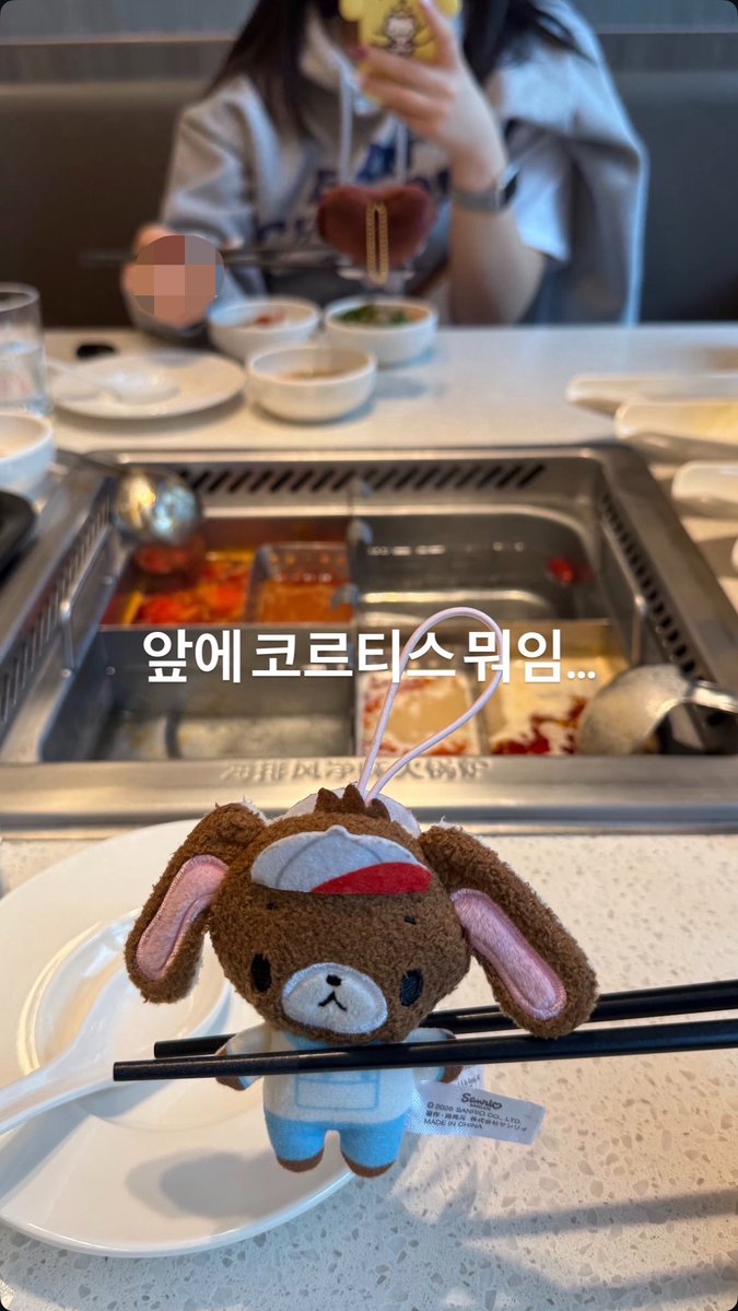 pxpcxrn35's tweet photo. 하이디라오 머금
쿤샤오쥔소스로만든마라반 맛있구염
날치알복주머니 << 이새키 꼭시켜야됨 ㄹㅇ 
아 그리고 우유빵..?그거 품절이라 못먹음 씌 앙 https://t.co/flqYJwFVtA