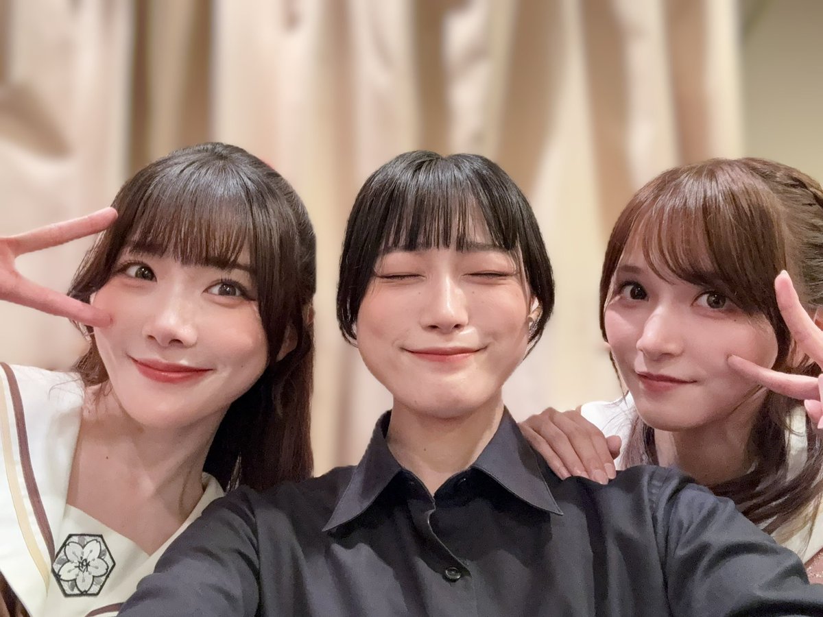 yuuka_isomura's tweet photo. 2班の間に割り込ませてもらいました。大罪人かも

 #タタラの唄姫
 #タタラの唄姫_神楽祓い https://t.co/wpIT44tu0R