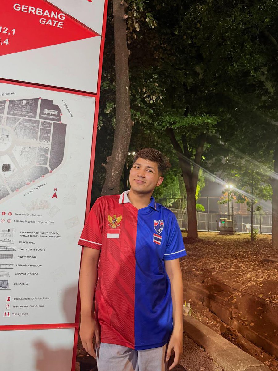 _____moey's tweet photo. ngakak bgt jirayut custom jersey dimana iniii 😭😭😭👍🏻👍🏻👍🏻 nasionalisme nya ada bangett
#TimnasDay https://t.co/bu7NJ8PjoK