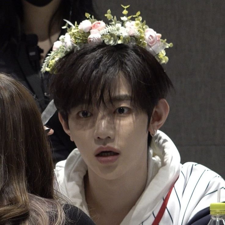 for_everzh's tweet photo. flower of gaoling might truly be the most fitting nickname ever .. dress him with flowers and he automatically blooms into the prettiest unattainable flower of them all making the others pale in comparison to his beauty https://t.co/H5M3MnRwUE