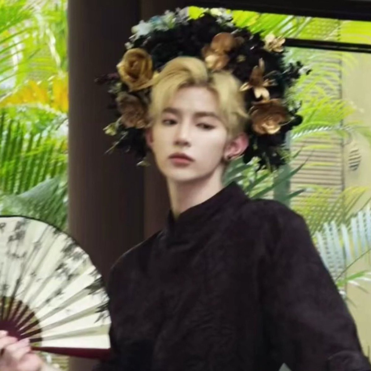 for_everzh's tweet photo. flower of gaoling might truly be the most fitting nickname ever .. dress him with flowers and he automatically blooms into the prettiest unattainable flower of them all making the others pale in comparison to his beauty https://t.co/H5M3MnRwUE