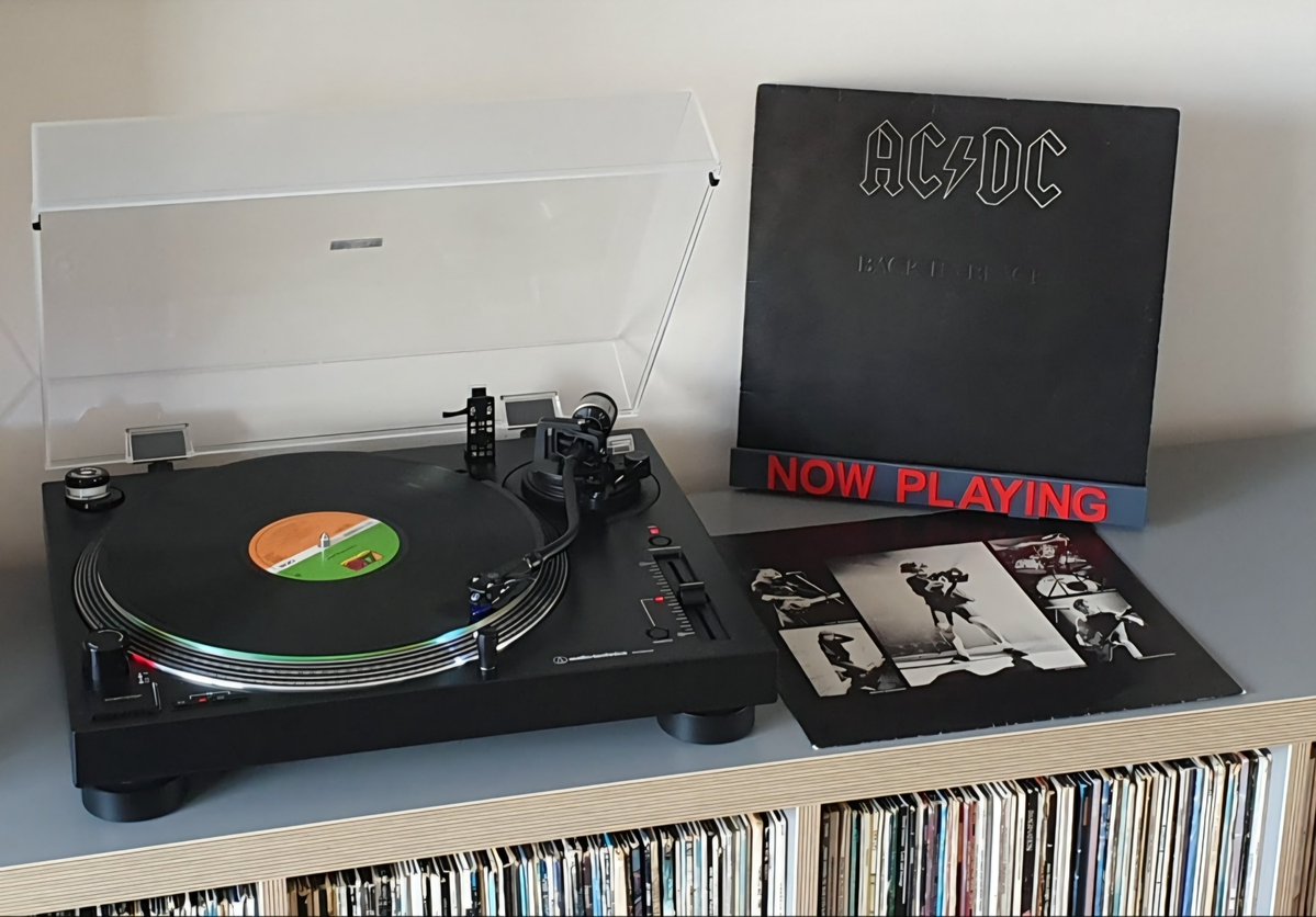 whistler360's tweet photo. #Nowplaying
Huge Happy 79th Birthday to
#BrianJohnson
Born #onthisday 1947 😬
This was his first album with #ACDC following the death of the brilliant #BonScott.
Definitely in my top 5
#BackInBlack
#NowSpinning
#VinylCommunity https://t.co/8j3PkCfDC6