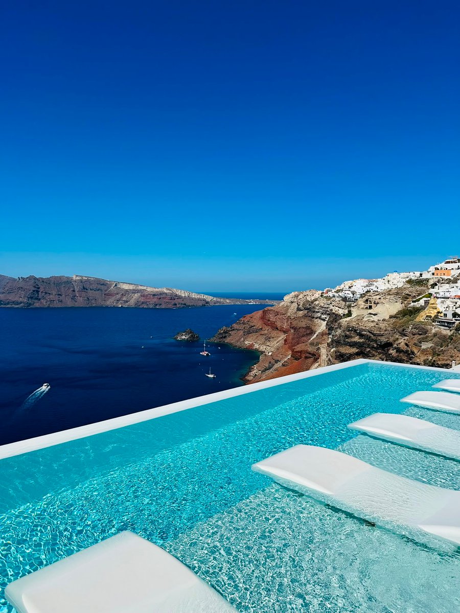 SibelErogl's tweet photo. Postcards from Santorini. My heart is full. https://t.co/rB2GXJuOFe