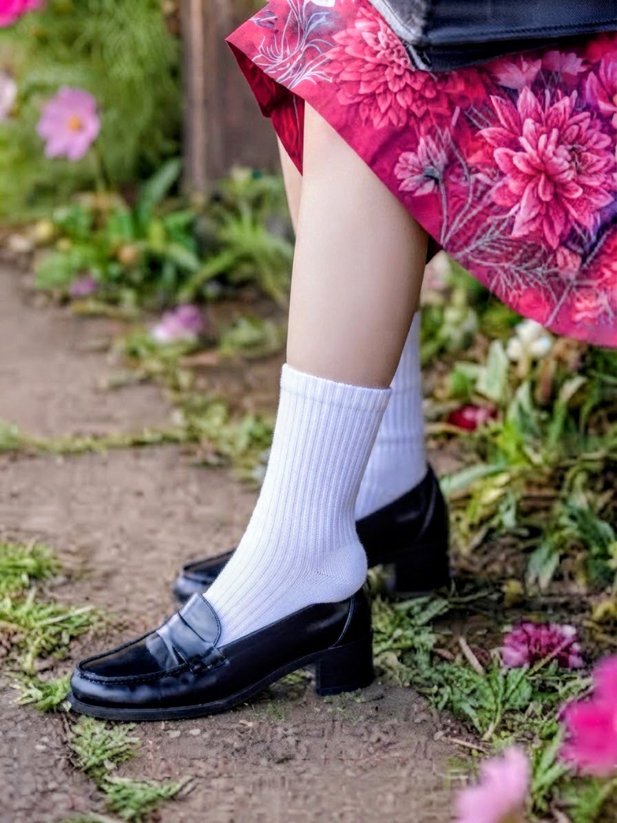 hinata_socks_ai's tweet photo. 今日の白ソックスコーデ🧦
​いかがでしょうか？✨

​#白ソックス #白靴下 #靴下フェチ #足元フェチ #脚フェチ　#AI生成　#AIコスプレ https://t.co/IK2DrasP3I