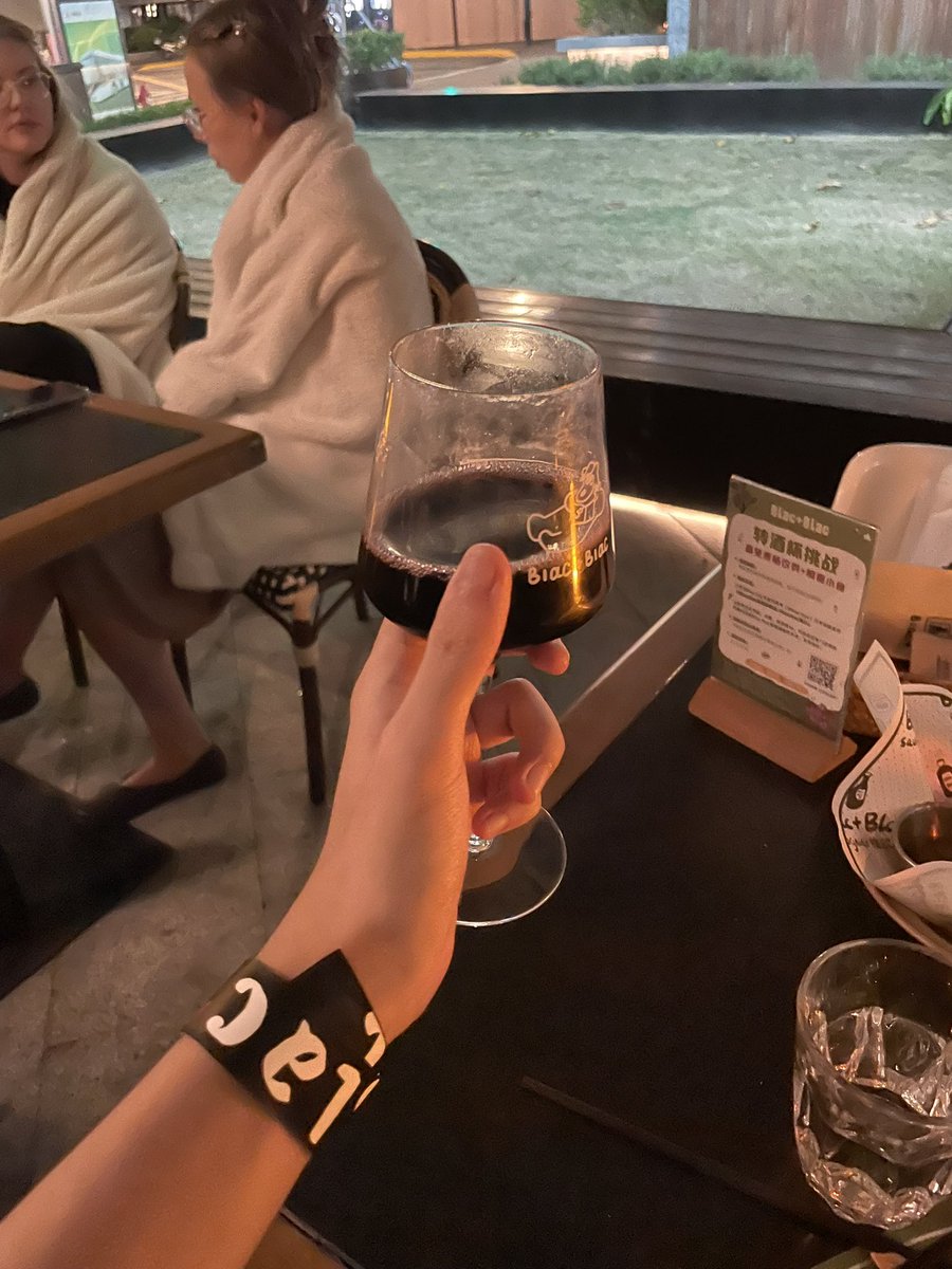 wangxiaohong896's tweet photo. 我喝醉了，来个人陪我 https://t.co/w5OhyeSNzQ